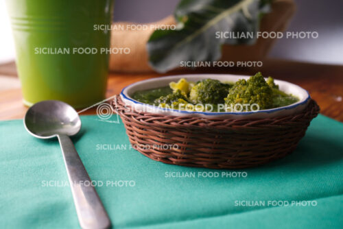 zuppa broccoli siciliana